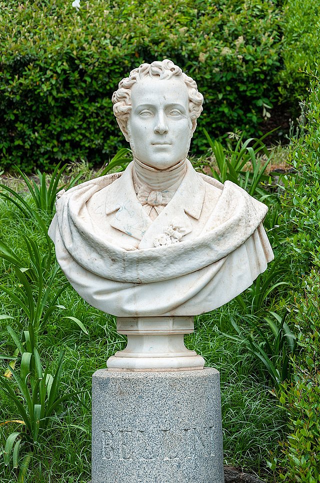 A bust of Vincenzo Bellini in the garden of Villa Bellini.JPG